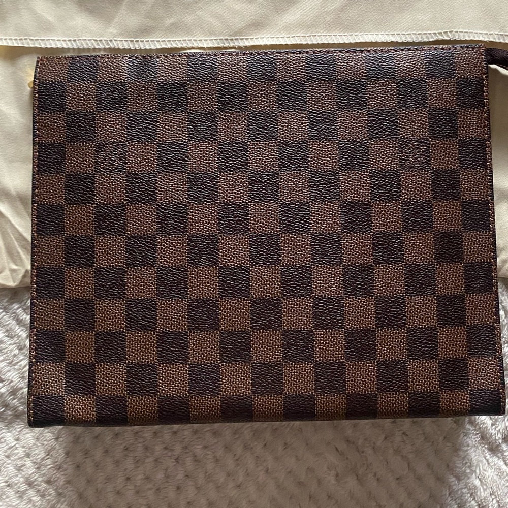 Lv toilet bag